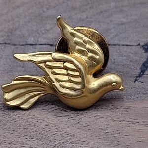 Dove Of Peace Brass Tone Vintage Lapel Pin